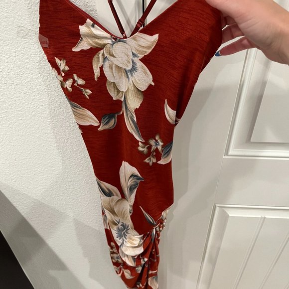 Flower fitting dress - Picture 3 of 3